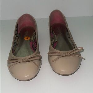 Nine & Co. Women's Beige Ballet Flats